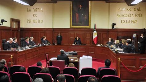 Siete ministros renuncian en protesta por la reforma judicial, generando un debate intenso sobre la independencia del Poder Judicial en México.