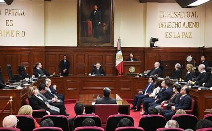 Renuncias masivas en el sector judicial destacan el descontento. La falta de recursos y condiciones laborales insostenibles agravan la crisis del sistema en México.