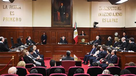 Renuncias masivas en el sector judicial destacan el descontento. La falta de recursos y condiciones laborales insostenibles agravan la crisis del sistema en México.