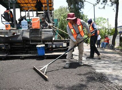 La SICT reparará 44 mil km de carreteras en 4 meses, mejorando la seguridad vial y el tránsito comercial en México con una inversión de 9 mil millones de pesos.