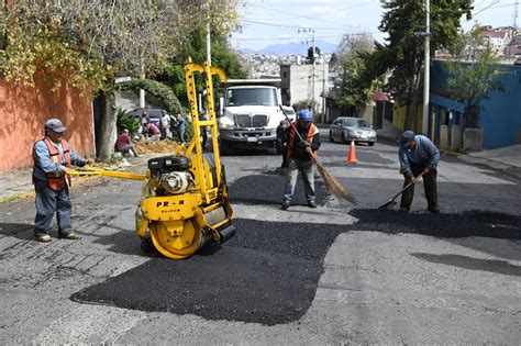 Naucalpan repara 141 baches mejorando seguridad vial. Los avances en infraestructura buscan reducir accidentes y daños vehiculares, aumentando la comodidad para conductores y habitantes.