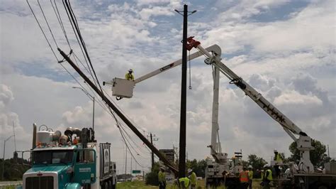 La Habana recupera electricidad en un 50% tras huracán Ian, priorizando hospitales y escuelas; sigue el reto de restablecer el servicio completamente.