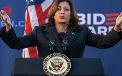 Kamala Harris, de 59 años, destaca su excelente salud como estrategia política frente a Trump, subrayando juventud y transparencia en su campaña de reelección.