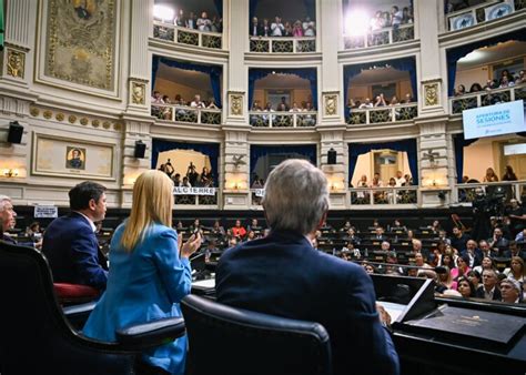 Asegura el cumplimiento legal: sanciones a jueces en desacato y su impacto en políticas públicas clave. La Ministra defiende el respeto al marco judicial y el diálogo interinstitucional.