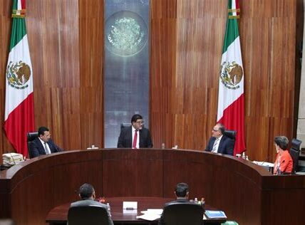 El TEPJF respalda al INE, permitiéndole seguir con la elección de consejeros judiciales, asegurando autonomía y continuidad democrática en México.