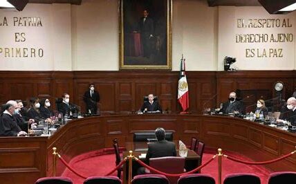 La decisión de la SCJN reafirma su independencia, destacando el equilibrio de poderes y protección de derechos en México frente a tensiones políticas actuales.