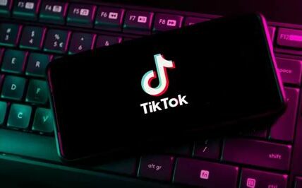 TikTok enfrenta una demanda en EE.UU. por tácticas adictivas y prácticas opacas con su moneda virtual, afectando principalmente a usuarios jóvenes.