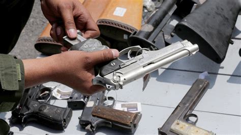 La violencia en Tecpan expone el grave problema del tráfico de armas desde EE. UU., exacerbando la inseguridad en México y demandando cooperación urgente entre ambos países.