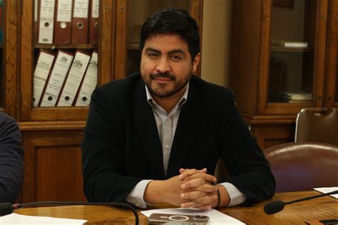 El Comité de Transparencia recomienda evitar contratos de funcionarios para asegurar ética y transparencia en el gobierno de Nuevo León. La ciudadanía exige mayor rendición de cuentas.