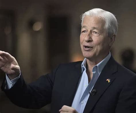 Trump busca el apoyo de Jamie Dimon, CEO de JPMorgan, en su campaña 2024. Su respaldo podría influir significativamente en el ámbito financiero y político.