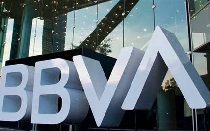 BBVA México enfrentó interrupciones en cajeros y app móvil, afectando a miles de usuarios; ahora, deben priorizar una comunicación efectiva y sistemas confiables para recuperar la confianza.