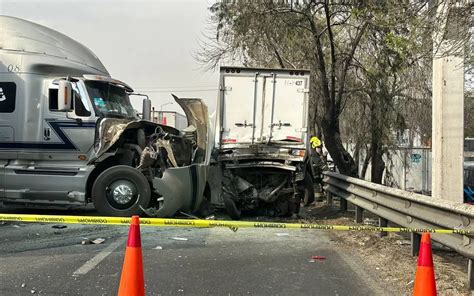 Un accidente en la autopista México-Querétaro causa caos vial; se estima que el tráfico normalizará en dos días. Considera rutas alternas.