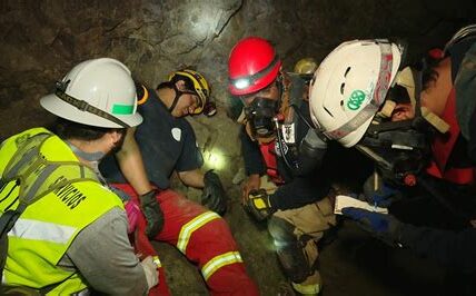 Un derrumbe en una mina de Sinaloa moviliza equipos de rescate; la prioridad es garantizar la seguridad de los trabajadores. Autoridades piden a la comunidad mantenerse alejada.