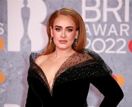 Adele concluye con éxito su residencia en Las Vegas, dejando una huella imborrable y se retira temporalmente para dedicarse a su familia y bienestar personal.