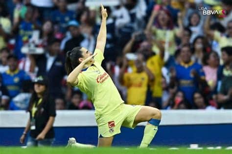 América Femenil avanza a semifinales tras resistir la presión de Chivas, mostrando solidez defensiva y destacadas atajadas. Ahora, buscan brillar aún más en el torneo.