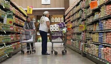 El aumento de apoyos gubernamentales en México impulsa el consumo y fortalece la economía, beneficiando tanto a consumidores como a pequeños empresarios.