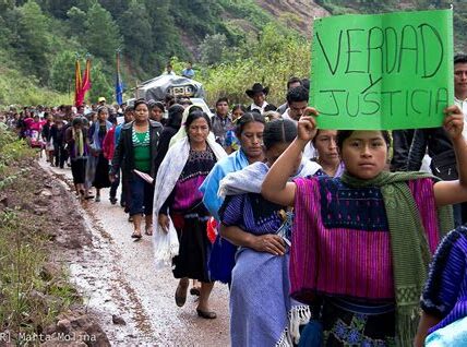 La violencia en México impacta profundamente: más de 300 mil desplazados en 2023, afectando infraestructuras y demandando esfuerzos urgentes para soluciones integrales.