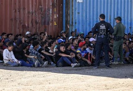 Tensiones en la frontera: Estados Unidos refuerza medidas contra cruces ilegales mientras migración aumenta un 30%. Autoridades insisten en la cooperación con México.