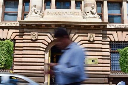 Banxico prevé futuros recortes de tasas, favorecido por la moderación inflacionaria, promoviendo un entorno económico estable y respaldando la recuperación del país.