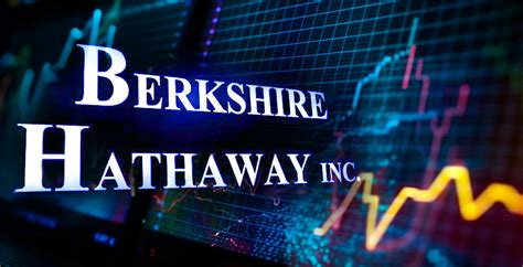 Berkshire Hathaway de Buffett sorprende al mercado: acumula 147 mil millones en efectivo y vende acciones, generando especulaciones sobre posibles movimientos futuros en la economía.