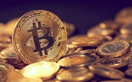 El valor del Bitcoin rompe récord, atrayendo inversores y especuladores en busca de refugio ante la inflación y la volatilidad económica global.