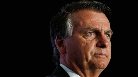 Bolsonaro planea regresar a la política brasileña con el apoyo de Trump, buscando fortalecer la derecha en medio de un contexto político polarizado.