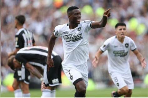 Botafogo hace historia ganando su primera Copa Libertadores, un triunfo que llena de orgullo a su afición y fortalece su posición en el fútbol internacional.