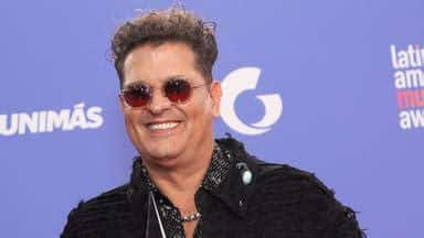 Carlos Vives es homenajeado por su legado musical, un evento estelar celebrando 30 años de carrera e influencia en la música latina.