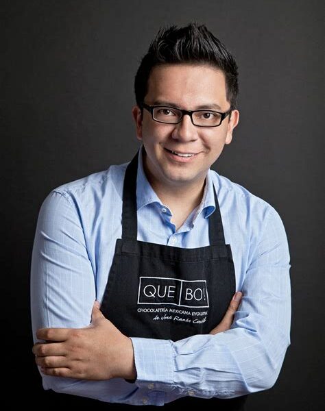 José Ramón Castillo triunfa en París, elevando el cacao mexicano al ganar "Mejor Bombón" en el Salón del Chocolate, con innovadoras creaciones que cautivan al mundo.