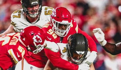 Los Chiefs mantienen su récord invicto al vencer dramáticamente a los Buccaneers en tiempo extra; Mahomes y su defensa brillaron al máximo.