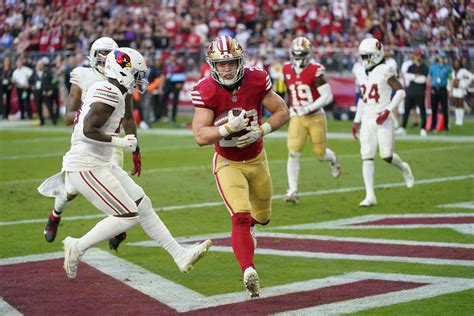 McCaffrey aporta versatilidad y explosividad a los 49ers, convirtiéndolos en serios contendientes al título de la NFL. Su impacto puede ser decisivo esta temporada.