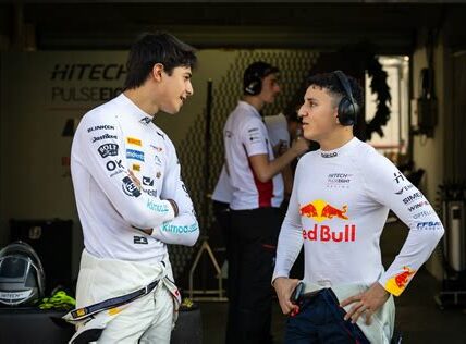 La intensa competencia en Fórmula 1 desafía la amistad entre Norris y Verstappen, mostrando cómo las presiones profesionales pueden afectar las relaciones personales en el automovilismo.