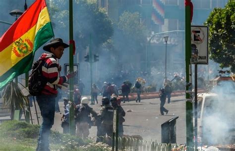 La crisis política en Bolivia sigue escalando, con militares retenidos y tensiones en Chapare, reflejando la fragilidad del panorama bajo el gobierno de Arce.