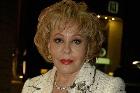 Silvia Pinal, ícono del entretenimiento mexicano, continúa inspirando con su carisma y talento, dejando un legado imborrable en la cultura mexicana.