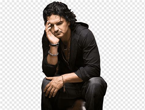 Ricardo Arjona supera una crisis de salud y emociona a su público en Buenos Aires, reafirmando su compromiso y fortaleza.