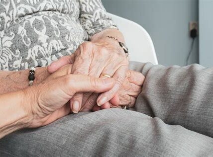 Cuidados paliativos en casa: Silvia Pinal recibe atención y amor familiar para mejorar su calidad de vida en esta delicada etapa a sus 92 años.