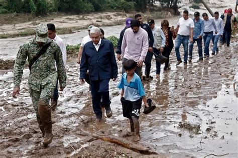 El huracán Otis devastó Acapulco, afectando el turismo y destruyendo infraestructura; se requieren años y un esfuerzo monumental para la recuperación económica y social.