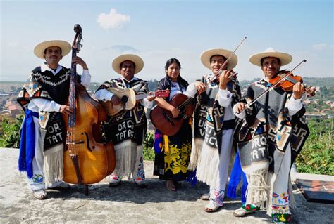 Sonopedia Michoacán preserva y difunde la riqueza sonora del estado, accesible a nivel mundial. Descubre más de 300 grabaciones que celebran el patrimonio cultural michoacano.