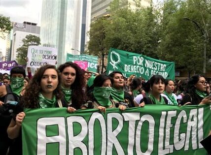 La pausar el proceso de despenalización total del aborto en CDMX refleja desafíos legislativos en México para garantizar derechos reproductivos uniformes y accesibles.