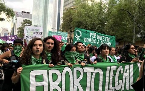 La pausar el proceso de despenalización total del aborto en CDMX refleja desafíos legislativos en México para garantizar derechos reproductivos uniformes y accesibles.