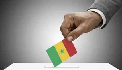 Senegal enfrenta elecciones decisivas con alta participación ciudadana, reflejando el descontento con el liderazgo actual y la expectación por reformas políticas significativas.