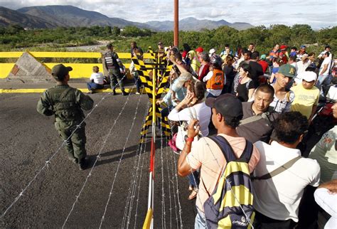 Israel y Hezbolá enfrentan tensiones crecientes; negocian un posible alto el fuego ante la escalada de conflictos en la frontera norte, buscando estabilizar la región.