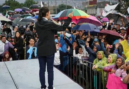 El clima puede cambiar la agenda de eventos importantes, destacando la necesidad de flexibilidad y seguridad en la planificación política.