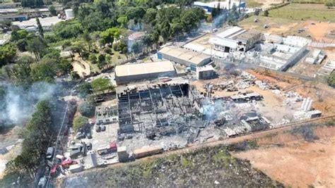 Explosión en Brasilia: una persona fallecida y cuatro heridas. Autoridades investigan posible atentado en zona altamente vigilada. País en alerta mientras se esclarece la causa.