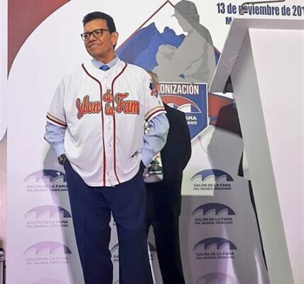 Fernando Valenzuela, ícono del béisbol mexicano, inspiró generaciones con su talento y carisma, dejando un legado imborrable entre los aficionados de los Dodgers.