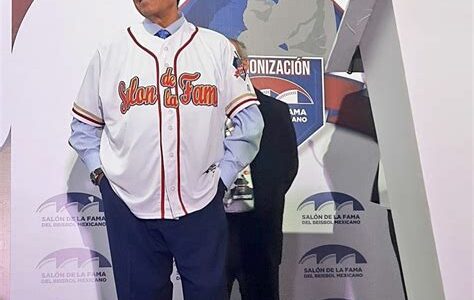 Fernando Valenzuela, ícono del béisbol mexicano, inspiró generaciones con su talento y carisma, dejando un legado imborrable entre los aficionados de los Dodgers.