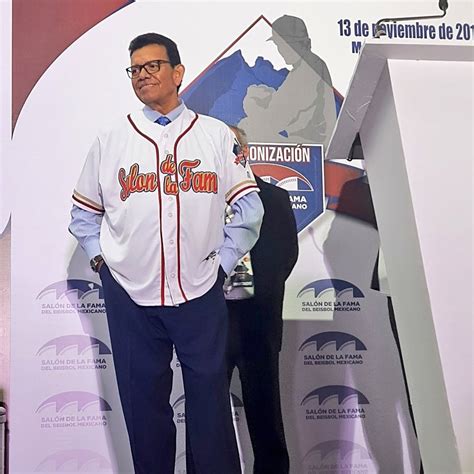 Fernando Valenzuela, ícono del béisbol mexicano, inspiró generaciones con su talento y carisma, dejando un legado imborrable entre los aficionados de los Dodgers.