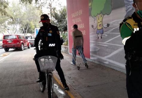 Los "franeleros" exigen dinero por estacionarse en espacios públicos, afectando la convivencia urbana. La alcaldía trabaja en medidas para combatir esta extorsión.