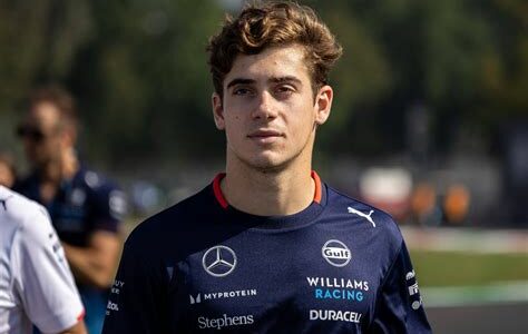 Franco Colapinto cautiva equipos de F1, pero su futuro con Red Bull aún no está definido. Su representante desmiente rumores de contrato firmado.