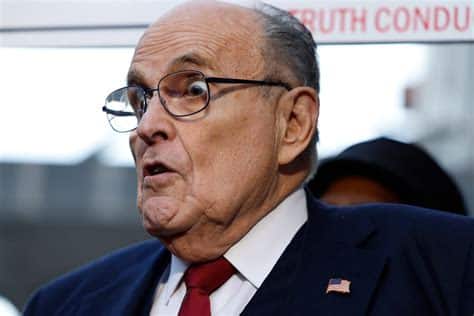 Rudy Giuliani enfrenta acusaciones de ocultar activos mientras lucha por demostrar su inocencia en medio de desafíos legales y financieros.